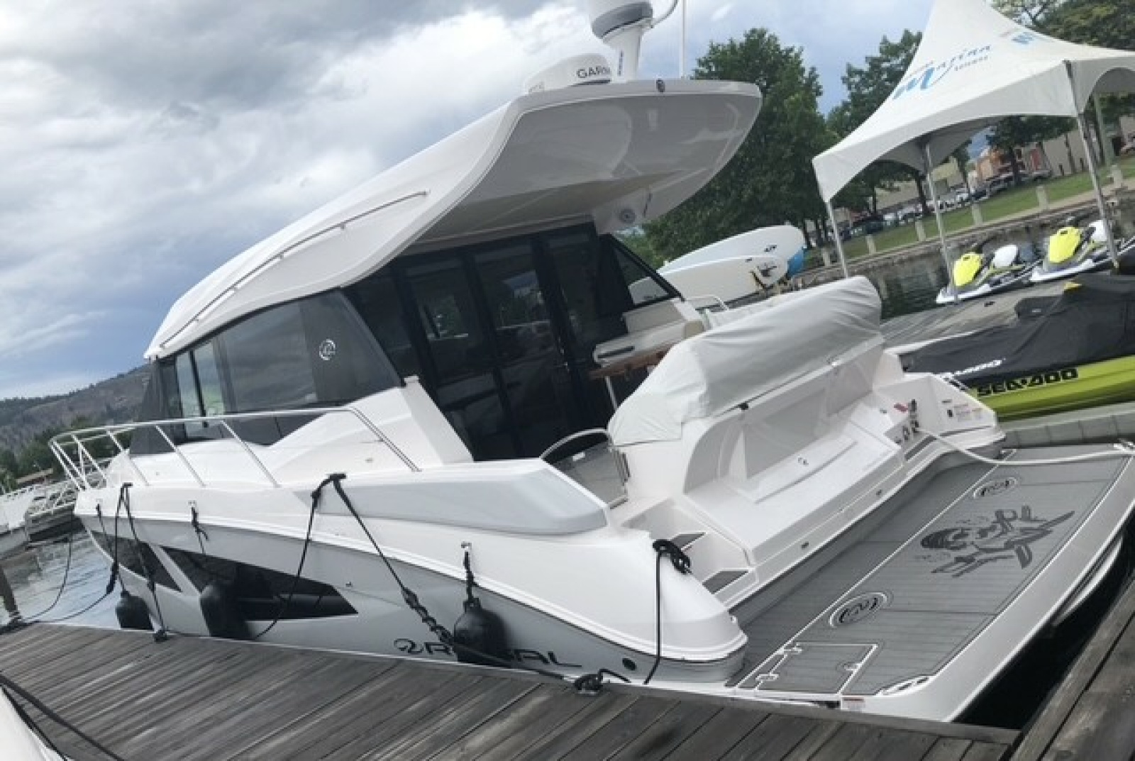 2019 Regal 42 Grande Coupe — photo 1