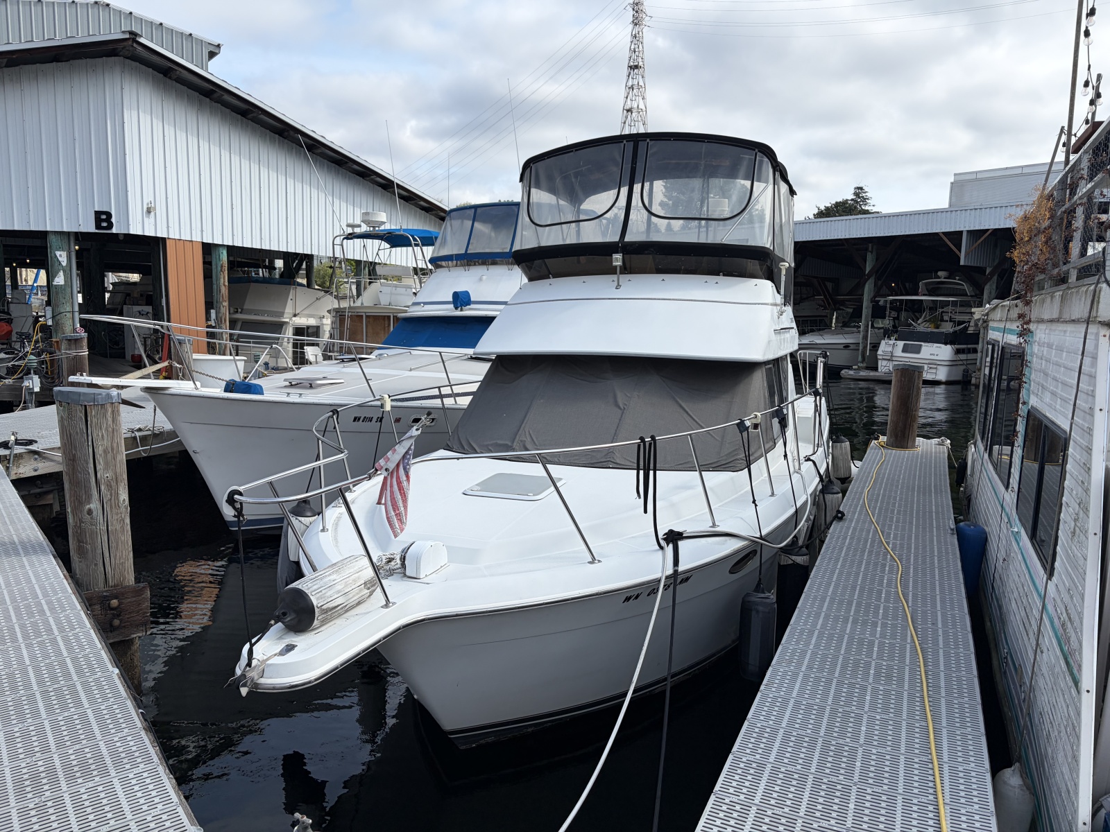1996 Carver 325 Aft Cabin Motor Yacht — photo 1