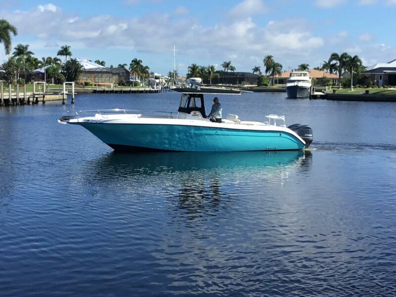 2004 Century 3200 Center Console — photo 1