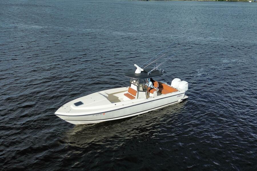 2004 Intrepid 32 CUDDY — photo 1