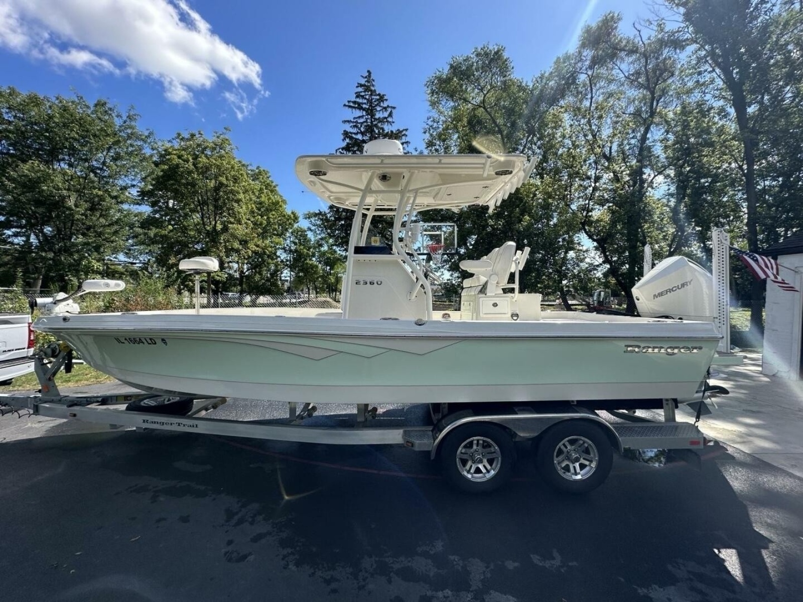 2022 Ranger 2360 Bay — photo 1