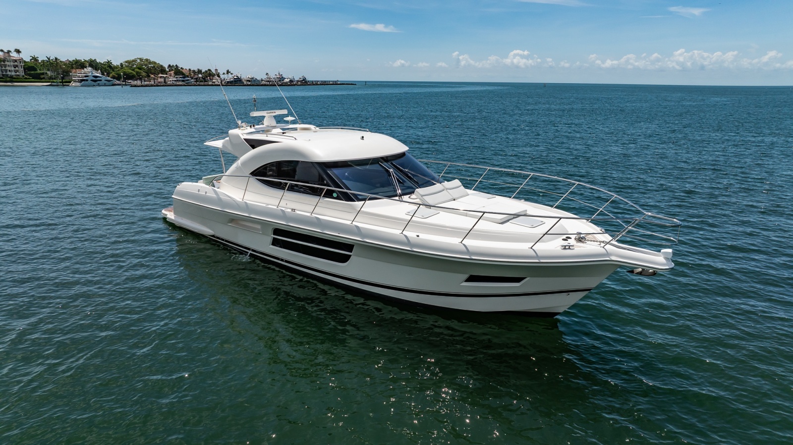 2016 Riviera 5000 Sport Yacht — photo 1
