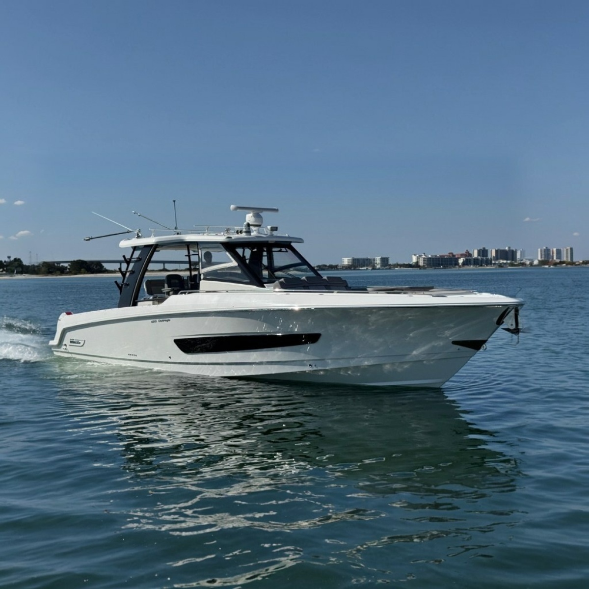 2021 Boston Whaler 420 Outrage — photo 1