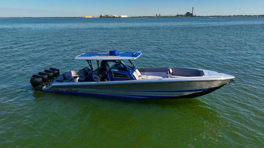 2024 Nor-Tech 390 Sport Center Console — photo 1