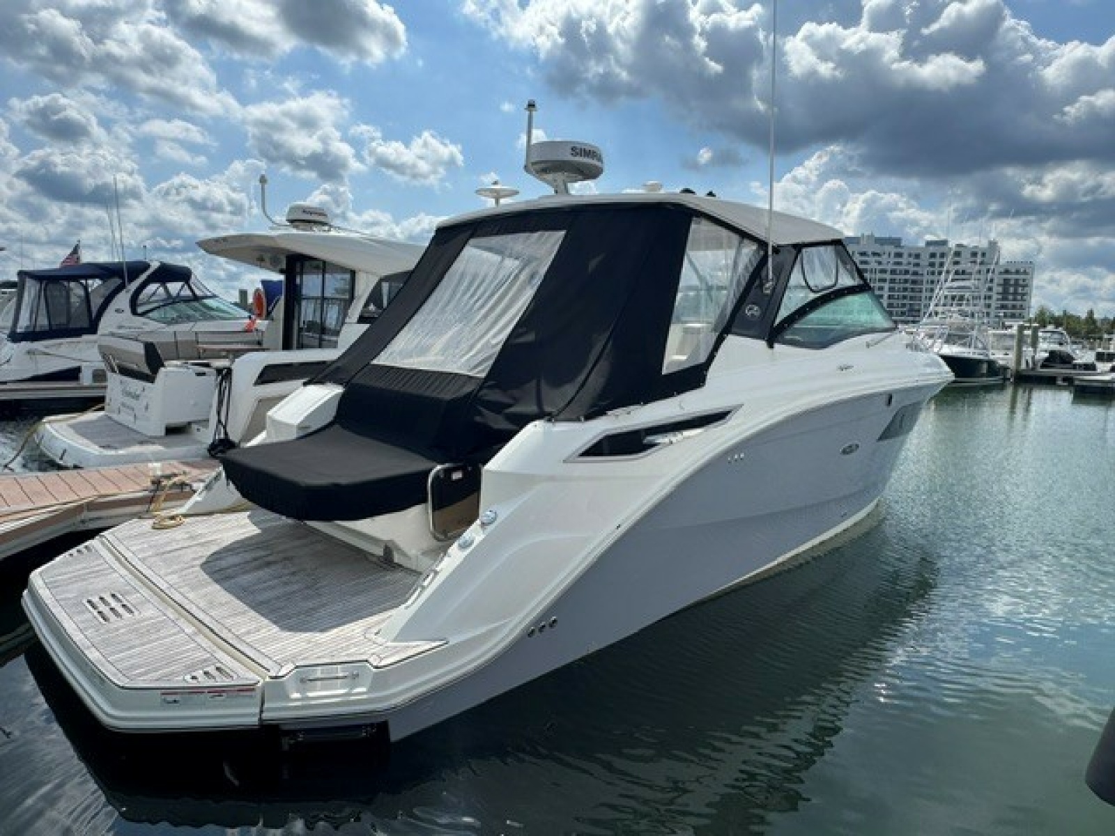 2020 Sea Ray 320 Sundancer — photo 1