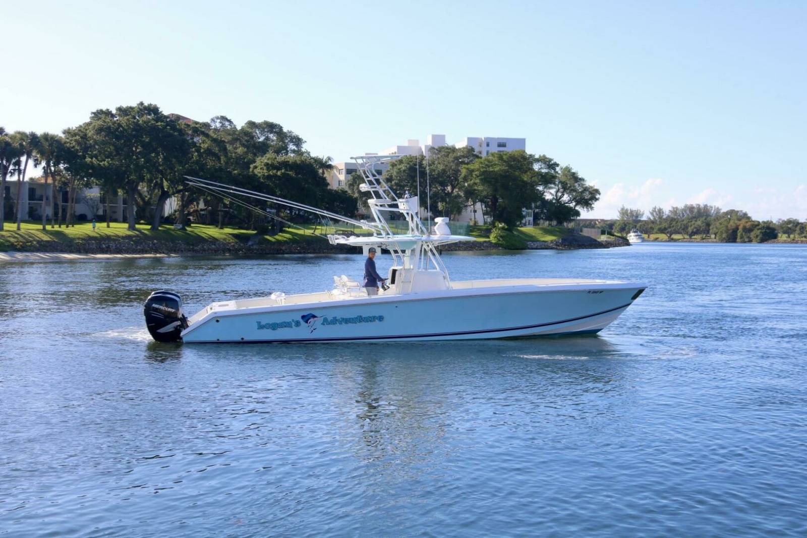 2008 Venture 39 Center Console — photo 1