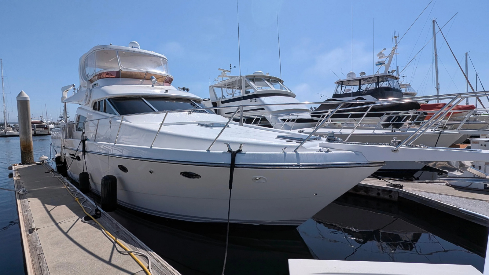 2004 Johnson Motor Yacht — photo 1