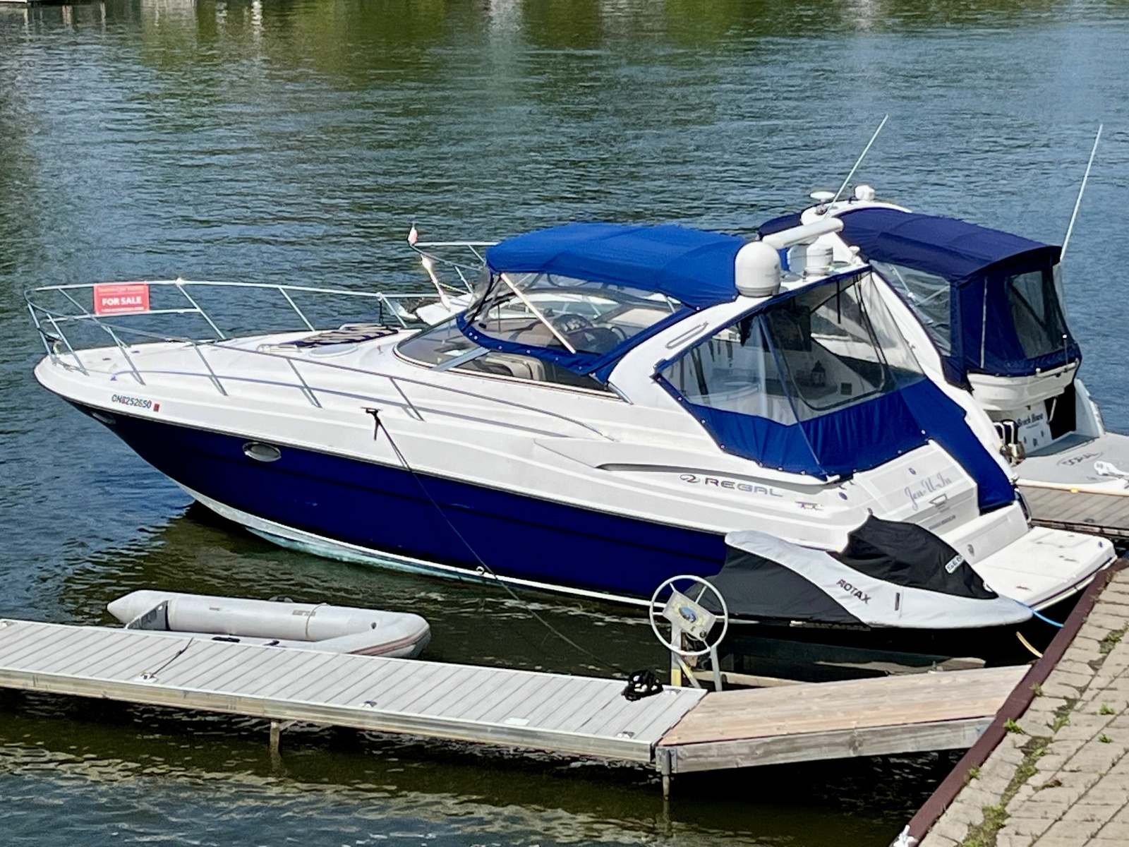 2005 Regal 3560 Commodore — photo 1